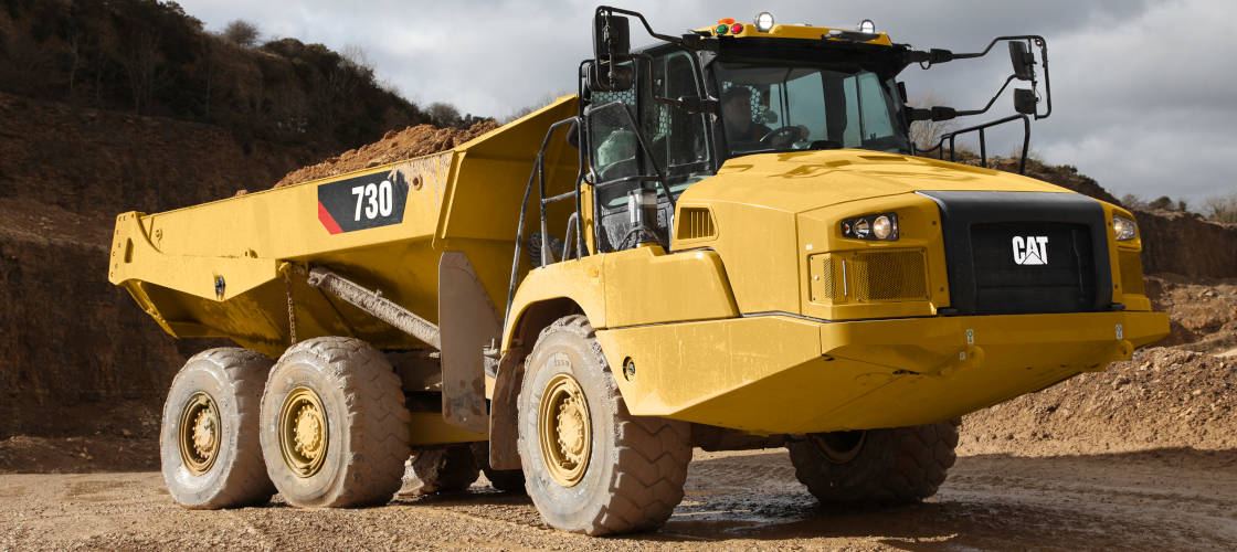 Обзор самосвала с шарнирно-сочлененной рамой Cat® 730 Обзор самосвала с шарнирно-сочлененной рамой Cat® 730