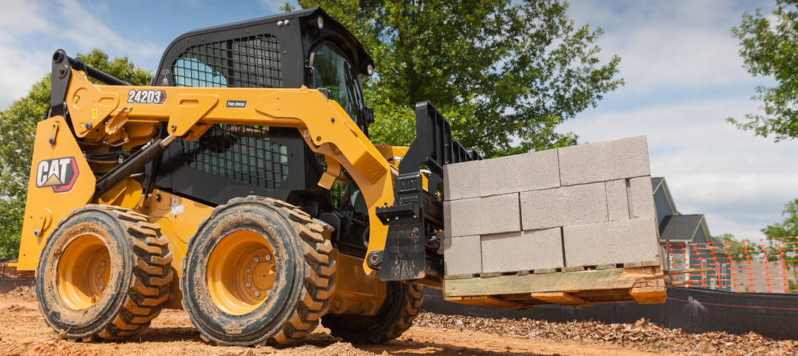 Новые мини-погрузчики Cat® серії D3 Новые мини-погрузчики Cat® серії D3
