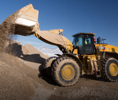Огляд особливостей нового навантажувача середньої потужності Cat® 982 Огляд особливостей нового навантажувача середньої потужності Cat® 982