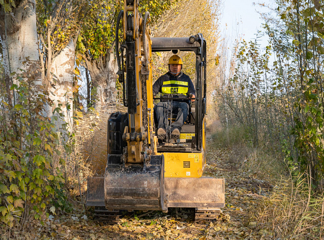 Міні-екскаватори CAT 303 CR – слайд