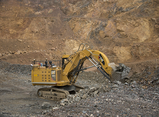 Гідравлічні екскаватори для гірничих робіт CAT 6015FS – слайд