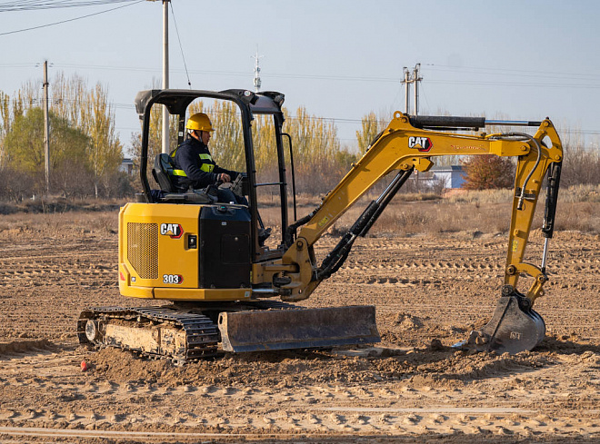 Міні-екскаватори CAT 303 CR – слайд