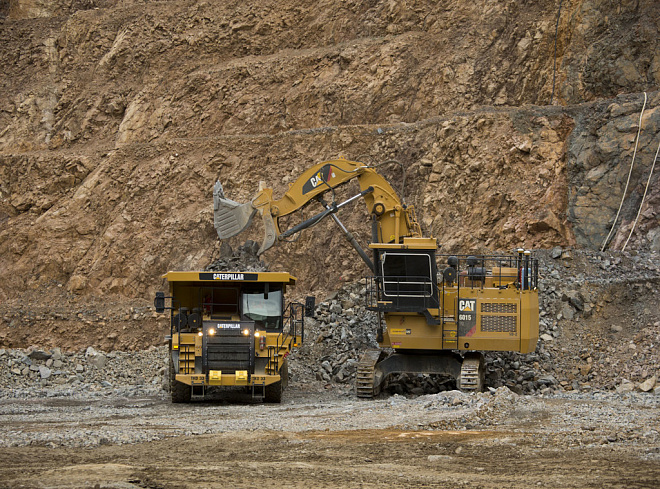 Гідравлічні екскаватори для гірничих робіт CAT 6015FS – слайд