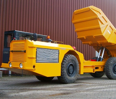 Огляд техніки PAUS: самоскид PMKT та універсальна машина Universa 50