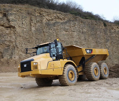 Переваги модернізованого самоскида з шарнірно-зчленованою рамою Cat® 740GC Переваги модернізованого самоскида з шарнірно-зчленованою рамою Cat® 740GC