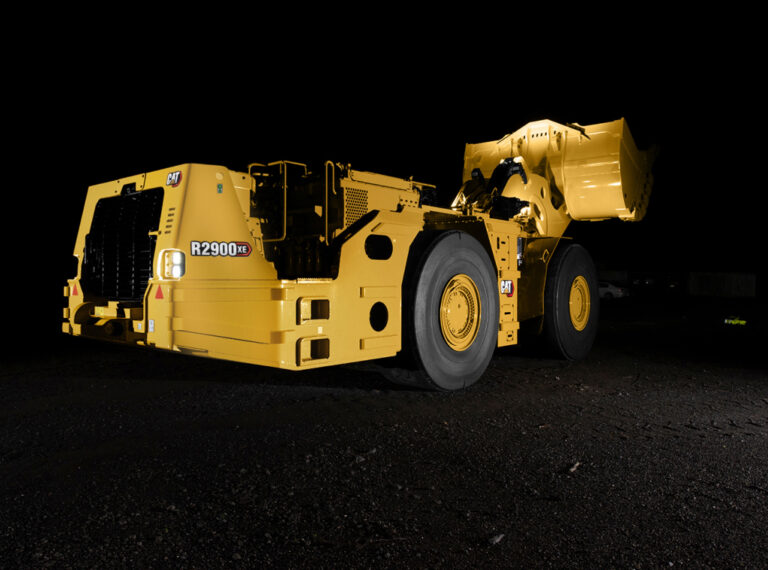 Вантажно-доставочні машини для підземних робіт CAT R2900 XE – слайд