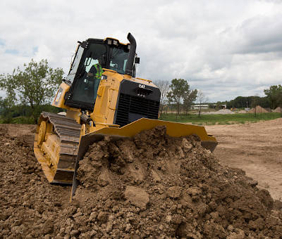 Бульдозер Cat® D6K2 з відмінно керованим відвалом Бульдозер Cat® D6K2 з відмінно керованим відвалом