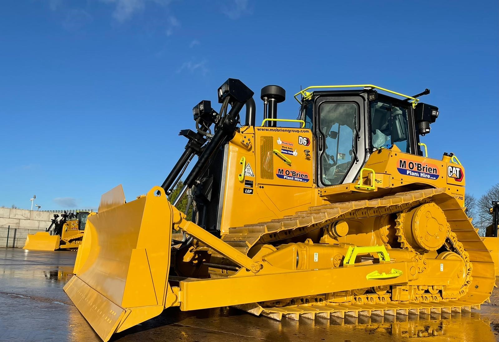 Бульдозер CAT D6 використовується для різноманітних важких робіт у будівництві, землерийних роботах та інших галузях. Основні сфери застосування включають: