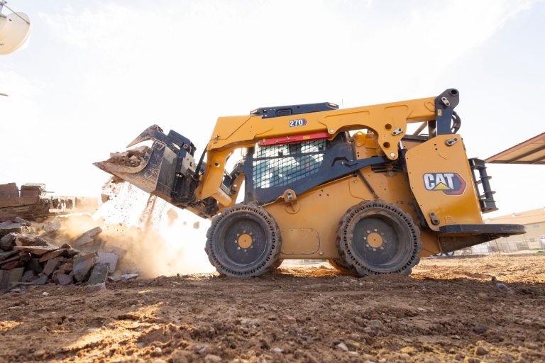 Колісні міні-навантажувачі CAT 270 – слайд