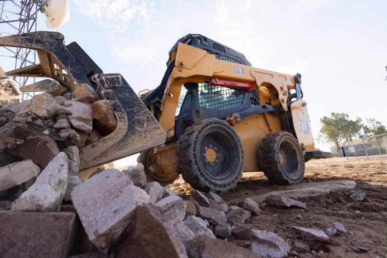 Колісні міні-навантажувачі CAT 270 – слайд