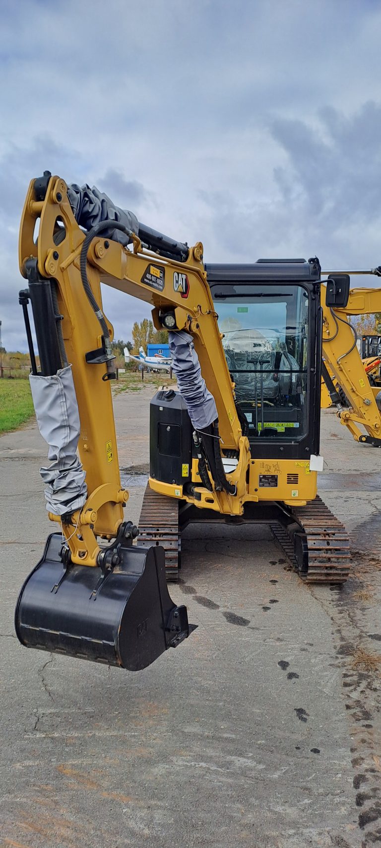 Міні-екскаватори CAT 303CR б/в – слайд