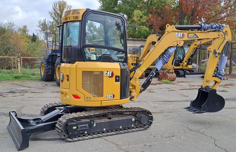 Міні-екскаватори CAT 303CR б/в – слайд
