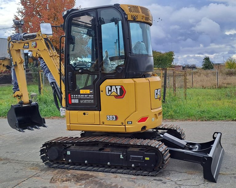 Міні-екскаватори CAT 303CR б/в – слайд