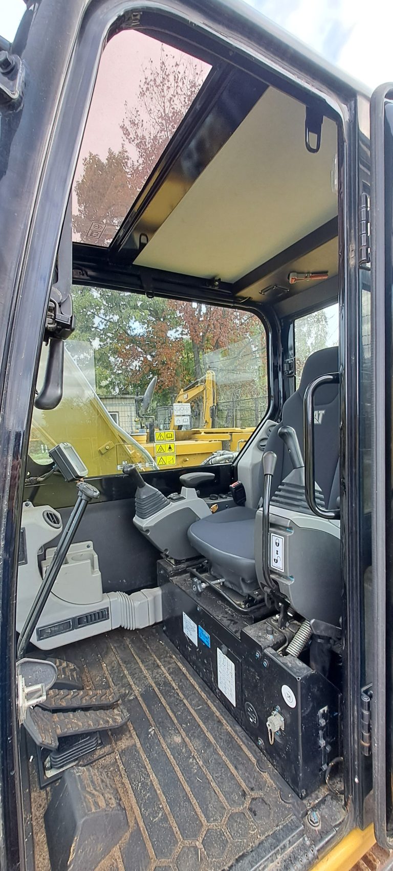 Гусеничні екскаватори CAT 307 б/в – слайд