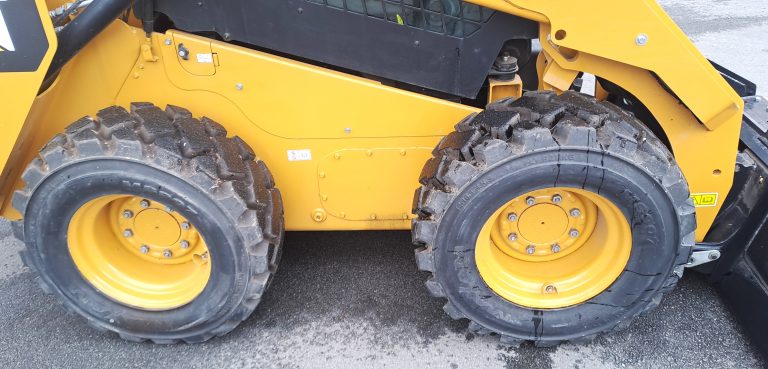 Міні-навантажувачі CAT 262D б/в – слайд