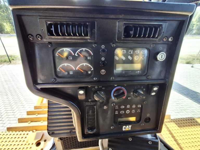 Гусеничні бульдозери CAT D6T б/в – слайд