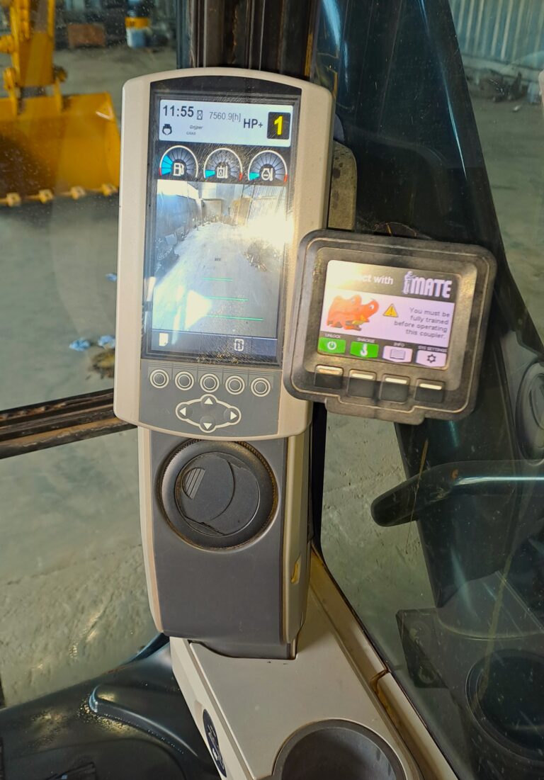 Середні гусеничні екскаватори CAT 320E L б/в – слайд