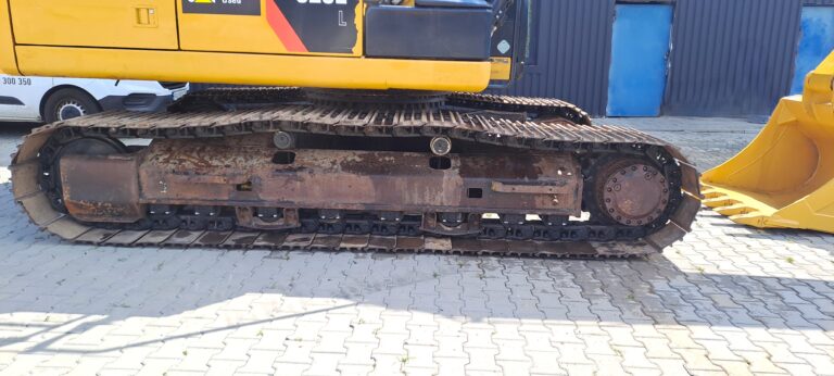 Середні гусеничні екскаватори CAT 320E L б/в – слайд