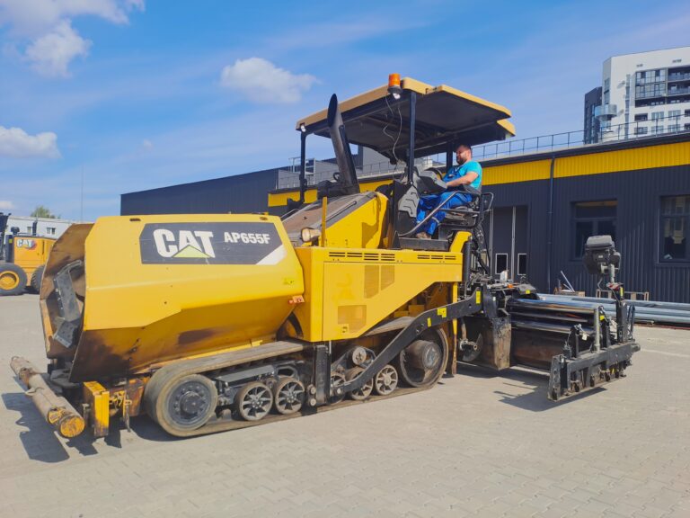 Гусеничні асфальтоукладачі CAT AP655F б/в – слайд