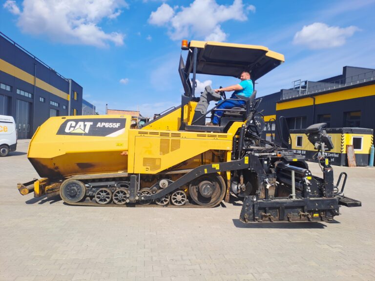 Гусеничні асфальтоукладачі CAT AP655F б/в – слайд