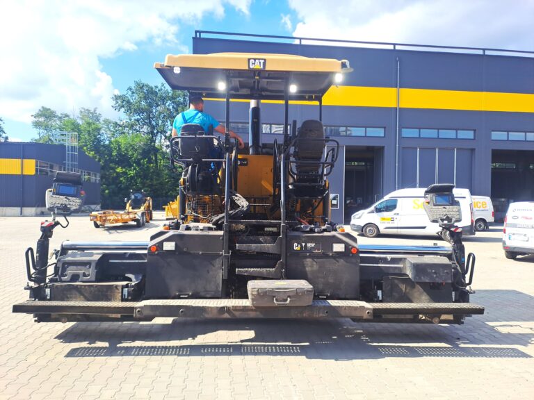 Гусеничні асфальтоукладачі CAT AP655F б/в – слайд