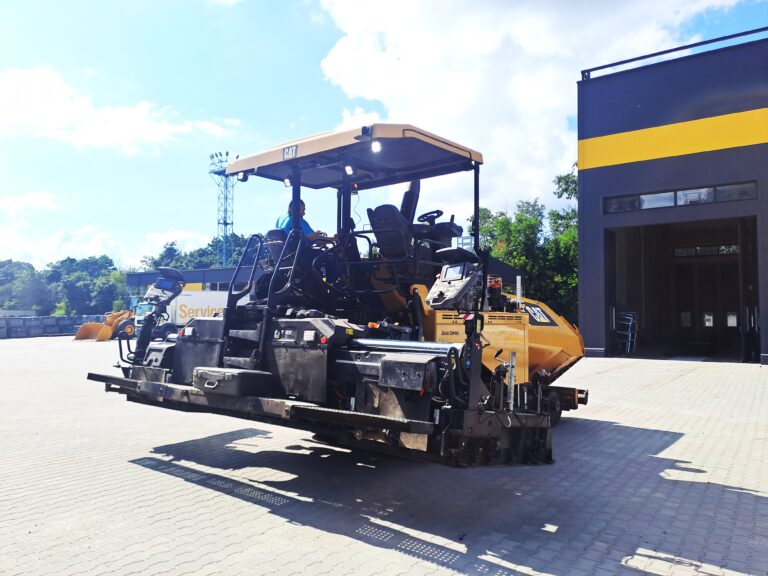 Гусеничні асфальтоукладачі CAT AP655F б/в – слайд