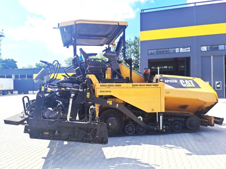 Гусеничні асфальтоукладачі CAT AP655F б/в – слайд