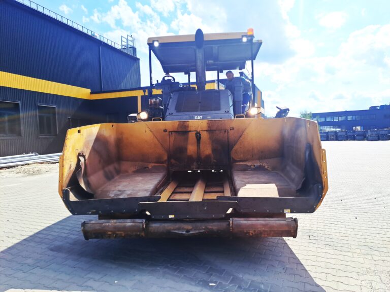 Гусеничні асфальтоукладачі CAT AP655F б/в – слайд