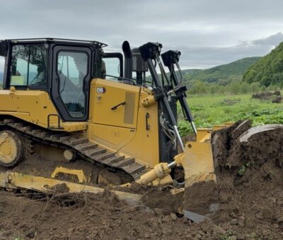 Середні гусеничні бульдозери CAT D6 – мініатюра