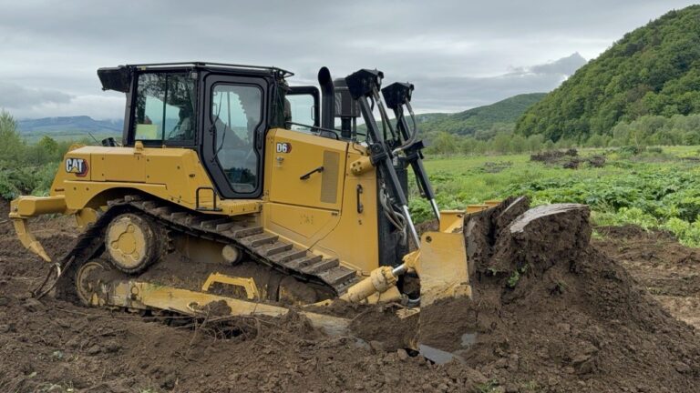 Середні гусеничні бульдозери CAT D6 – слайд