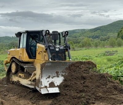 Середні гусеничні бульдозери CAT D6 – мініатюра