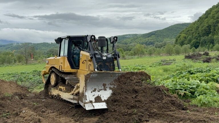 Середні гусеничні бульдозери CAT D6 – слайд