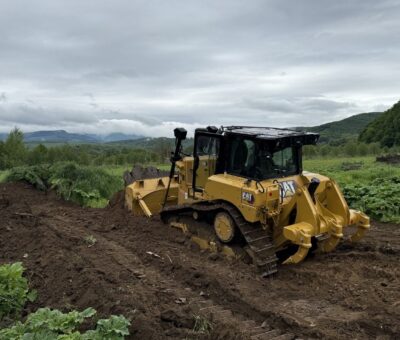 Середні гусеничні бульдозери CAT D6 – мініатюра