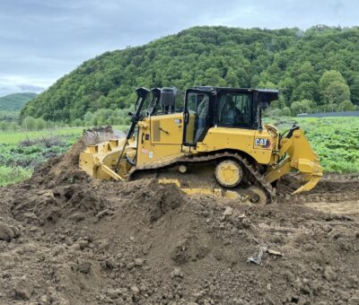 Середні гусеничні бульдозери CAT D6 – мініатюра