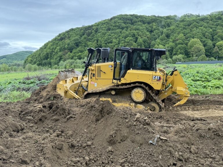 Середні гусеничні бульдозери CAT D6 – слайд