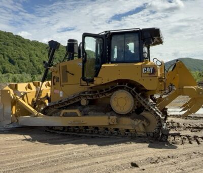 Середні гусеничні бульдозери CAT D6 – мініатюра