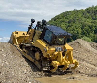 Середні гусеничні бульдозери CAT D6 – мініатюра