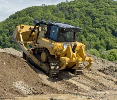 Середні гусеничні бульдозери CAT D6 – мініатюра