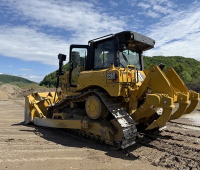 Середні гусеничні бульдозери CAT D6 – мініатюра