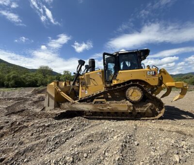 Середні гусеничні бульдозери CAT D6 – мініатюра